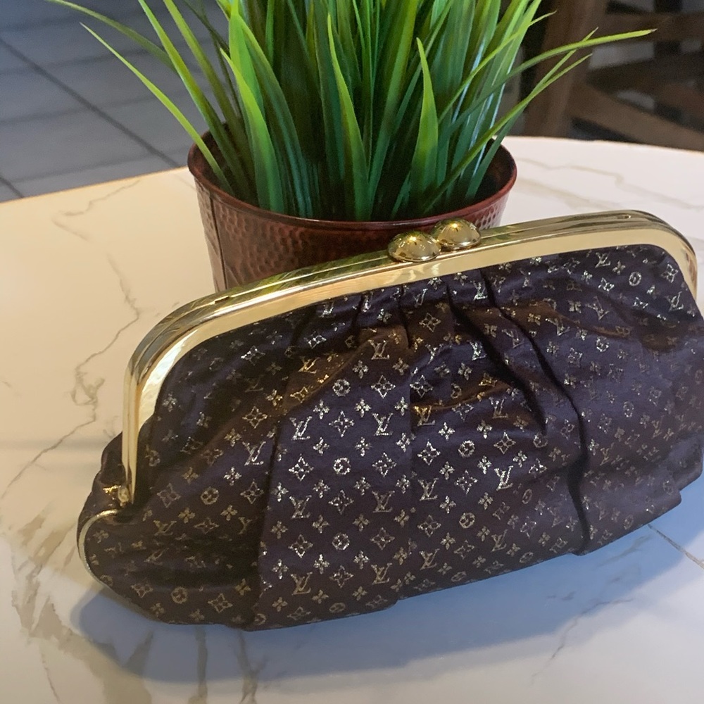 LOUIS VUITTON AUMONIERE CHAIN HAND BAG MONOGRAM